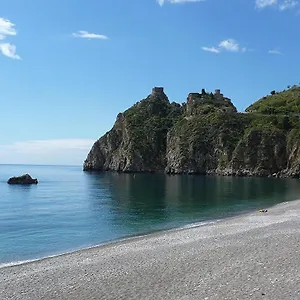 Appartamento Albatros Fronte Spiaggia, SantʼAlessio Siculo